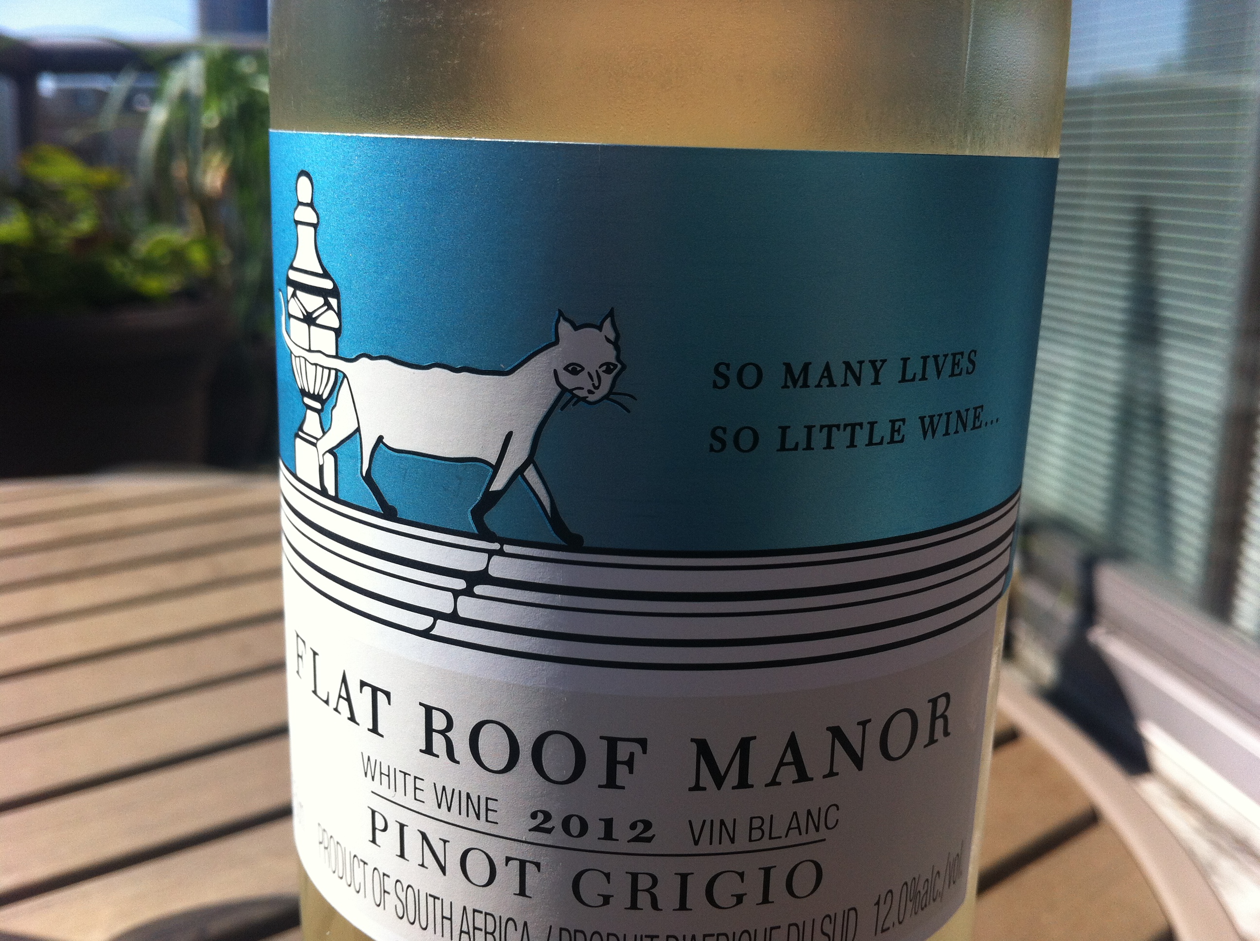Wine Review: Flat Roof Manor Pinot Grigio