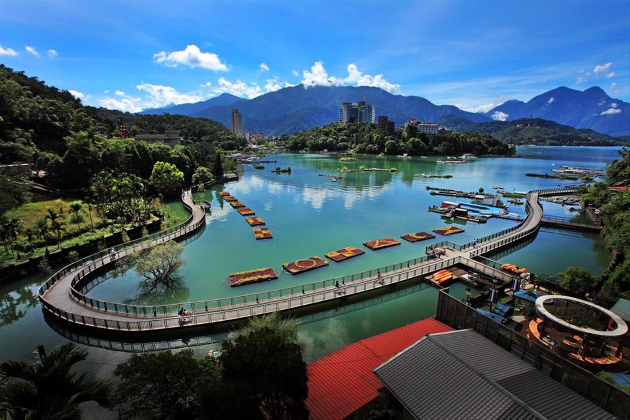 Visit Taiwan & Hong Kong this summer!