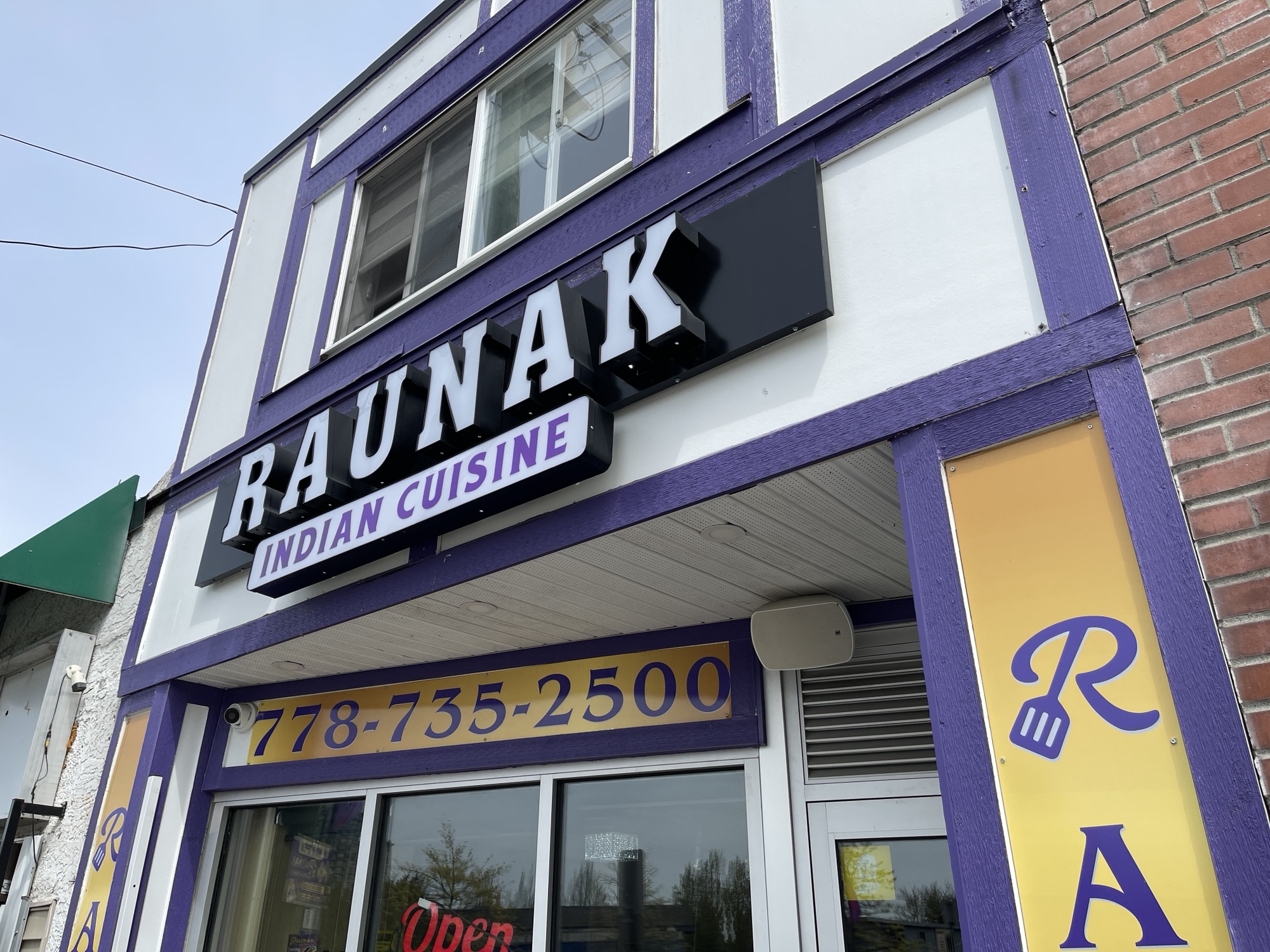Discover the Vibrant Flavours of India at Raunak Indian Cuisine, Surrey